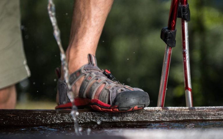 Daily hacks: How to reuse your old tees